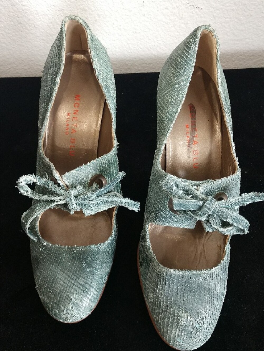 Women's Teal Textured Mary Jane Heels with Bow - Picture 3 of 4